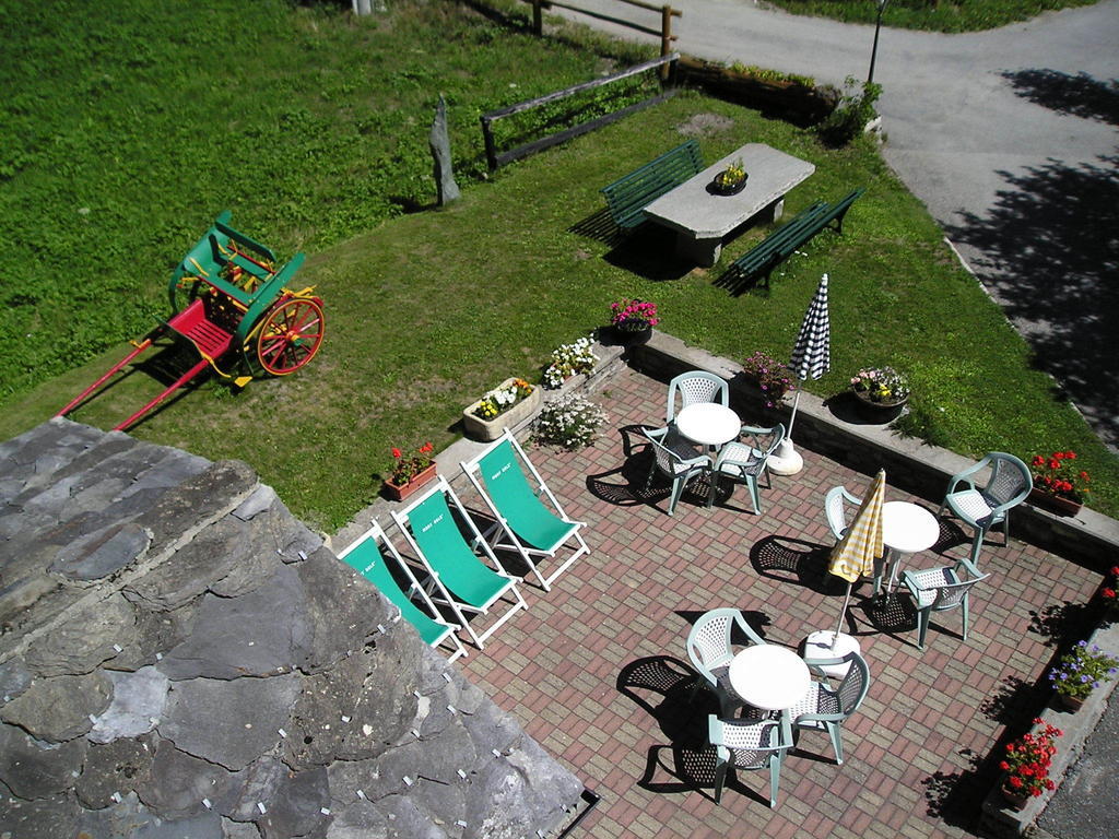 Mont Gele Hotel Ollomont Eksteriør billede