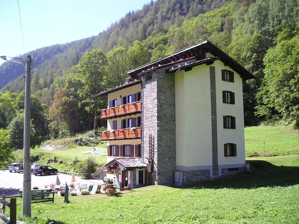 Mont Gele Hotel Ollomont Eksteriør billede