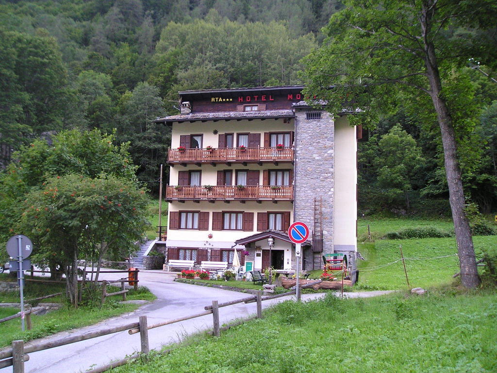 Mont Gele Hotel Ollomont Eksteriør billede