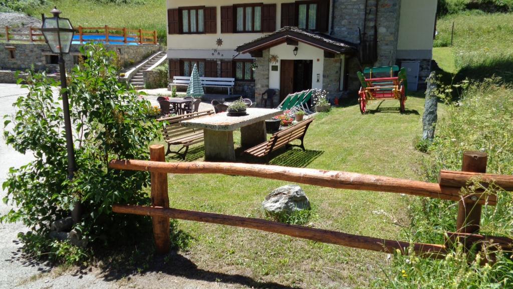 Mont Gele Hotel Ollomont Eksteriør billede