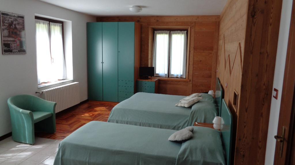 Mont Gele Hotel Ollomont Eksteriør billede