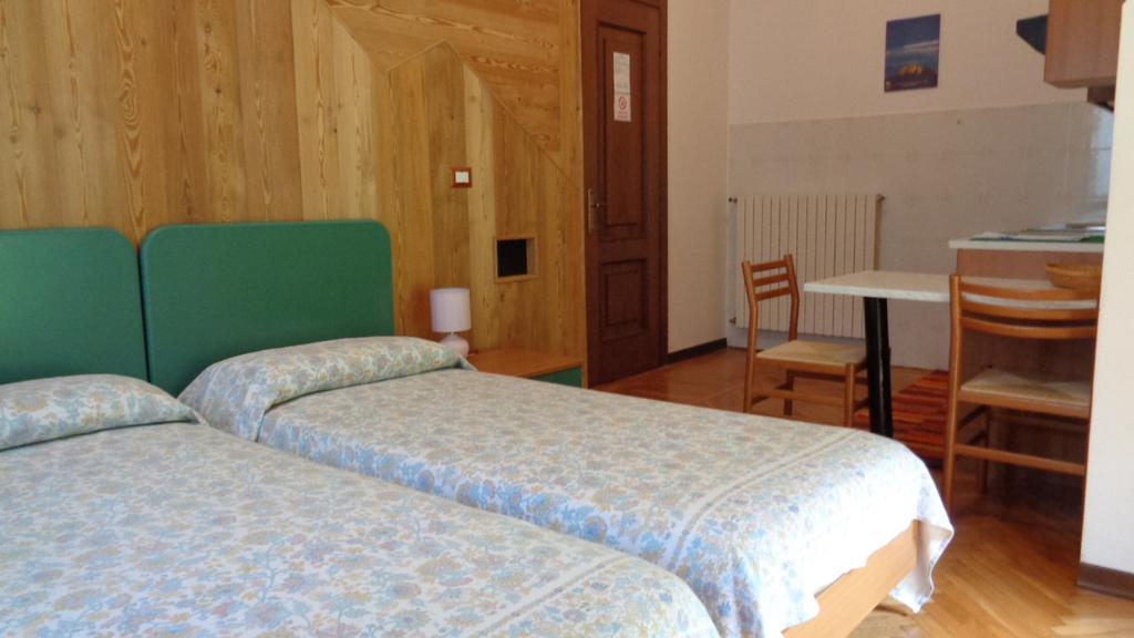 Mont Gele Hotel Ollomont Eksteriør billede